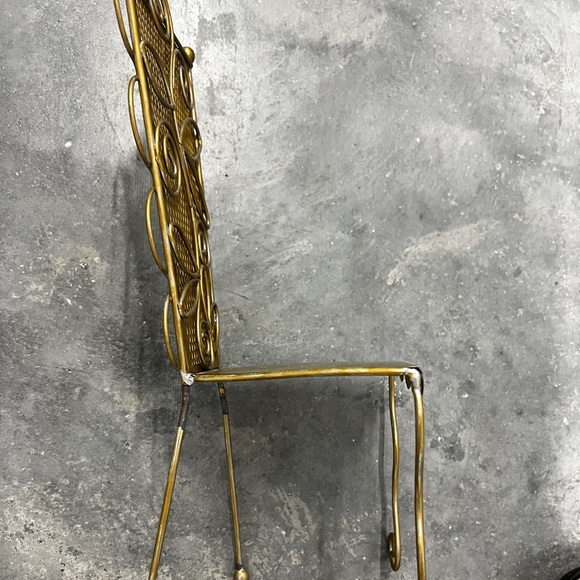 Gold tone metal chair for a doll or beanie baby. - Picture 4 of 5